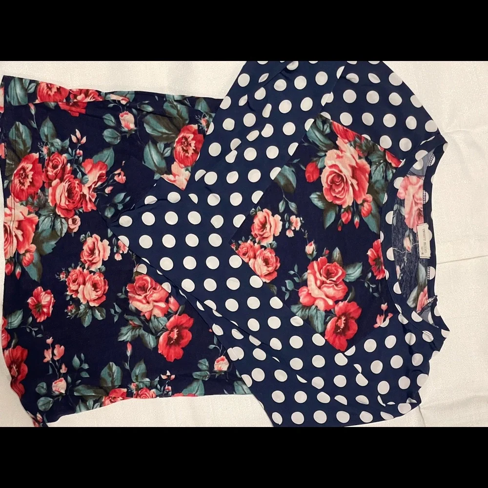 Cute UNIQUE Top! - Picture 2 of 2